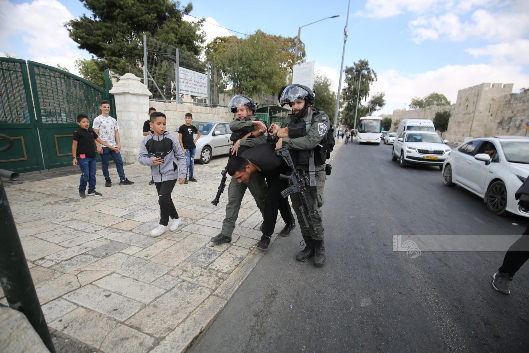 الاحتلال يعتدي على المواطنين اثناء فعاليات احياء ذكرى المولد النبوي في القدس 1.jpg