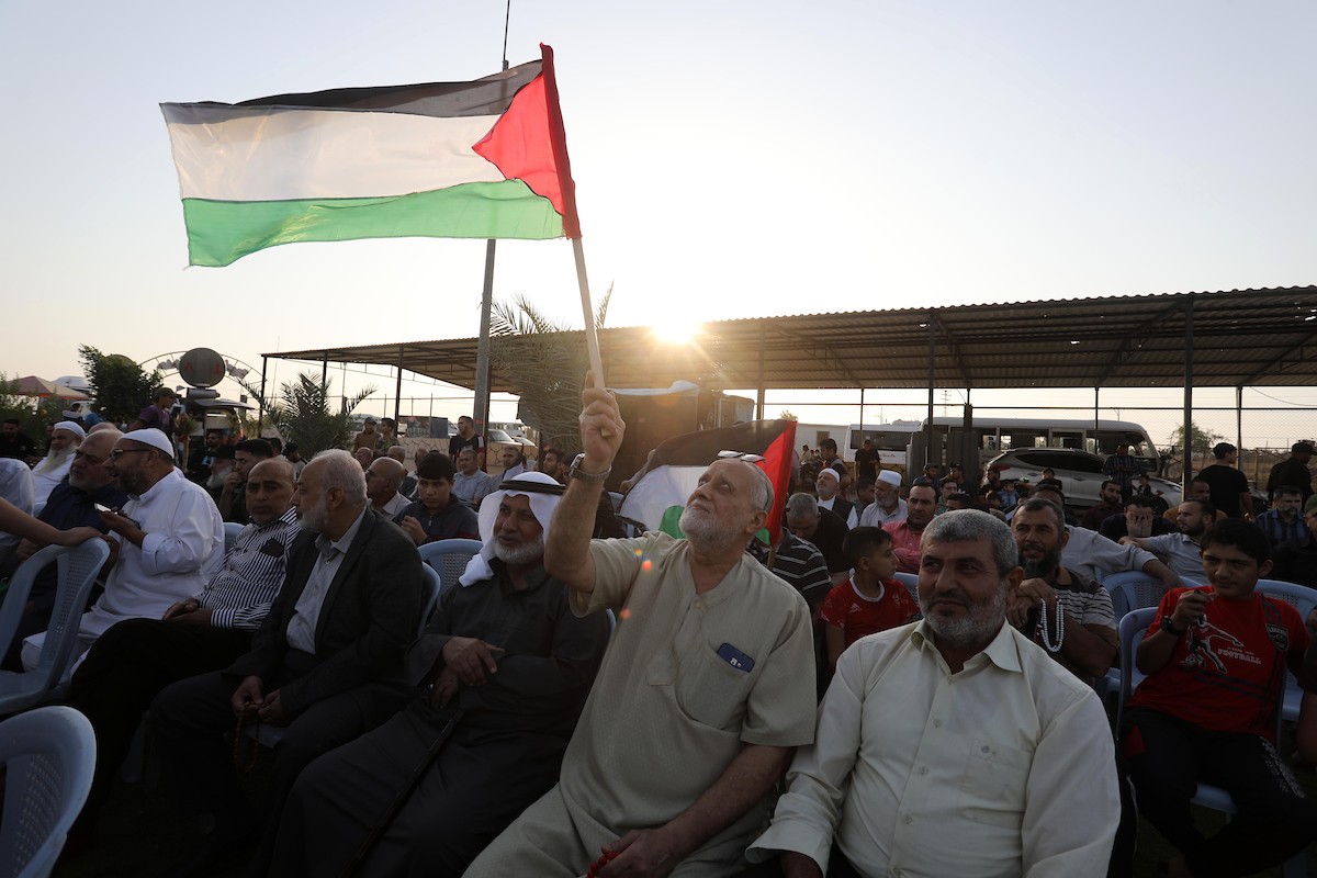 فلسطينيون يشاركون في وقفة بالقرب من الحدود شرق مدينة غزة دعما وإسناد للقدس والضفة الغربية 7.jpg