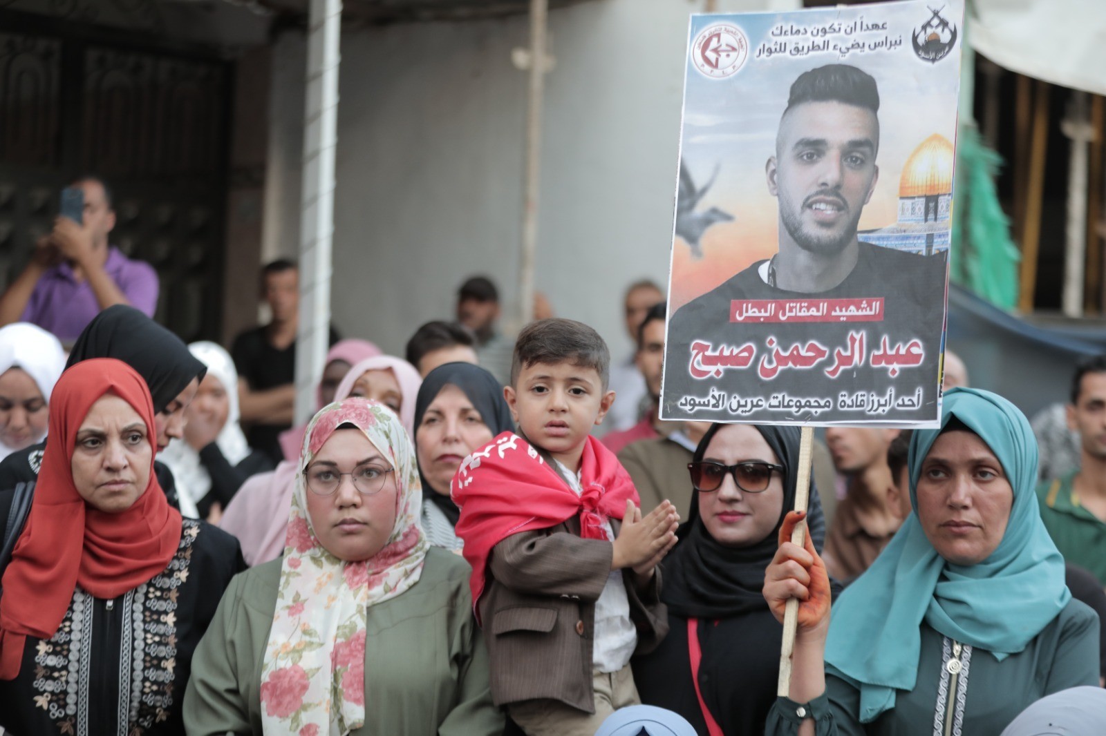 الشعبيّة في غزّة تنظّم جنازة عسكرية ومسيرة غضب وفاءً لرفيقها المقاتل تامر الكيلاني 124.jpeg
