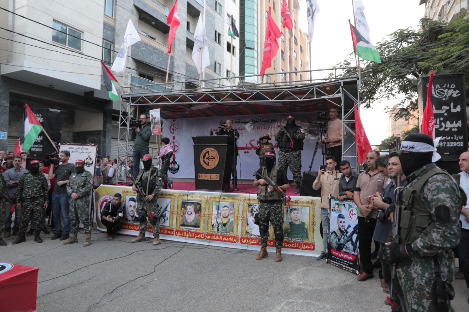 الشعبيّة في غزّة تنظّم جنازة عسكرية ومسيرة غضب وفاءً لرفيقها المقاتل تامر الكيلاني 22.jpeg
