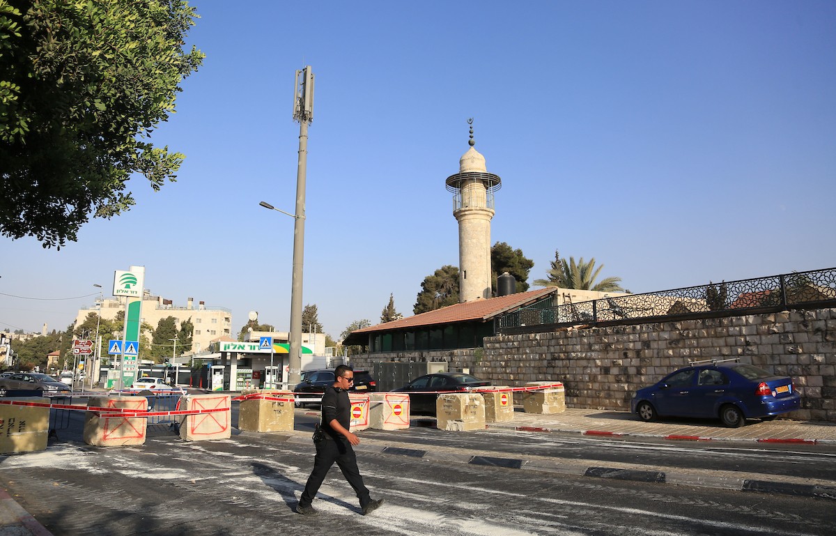 سلطات الاحتلال تفرض إغلاقا شاملا على مدينة القدس 25.jpg