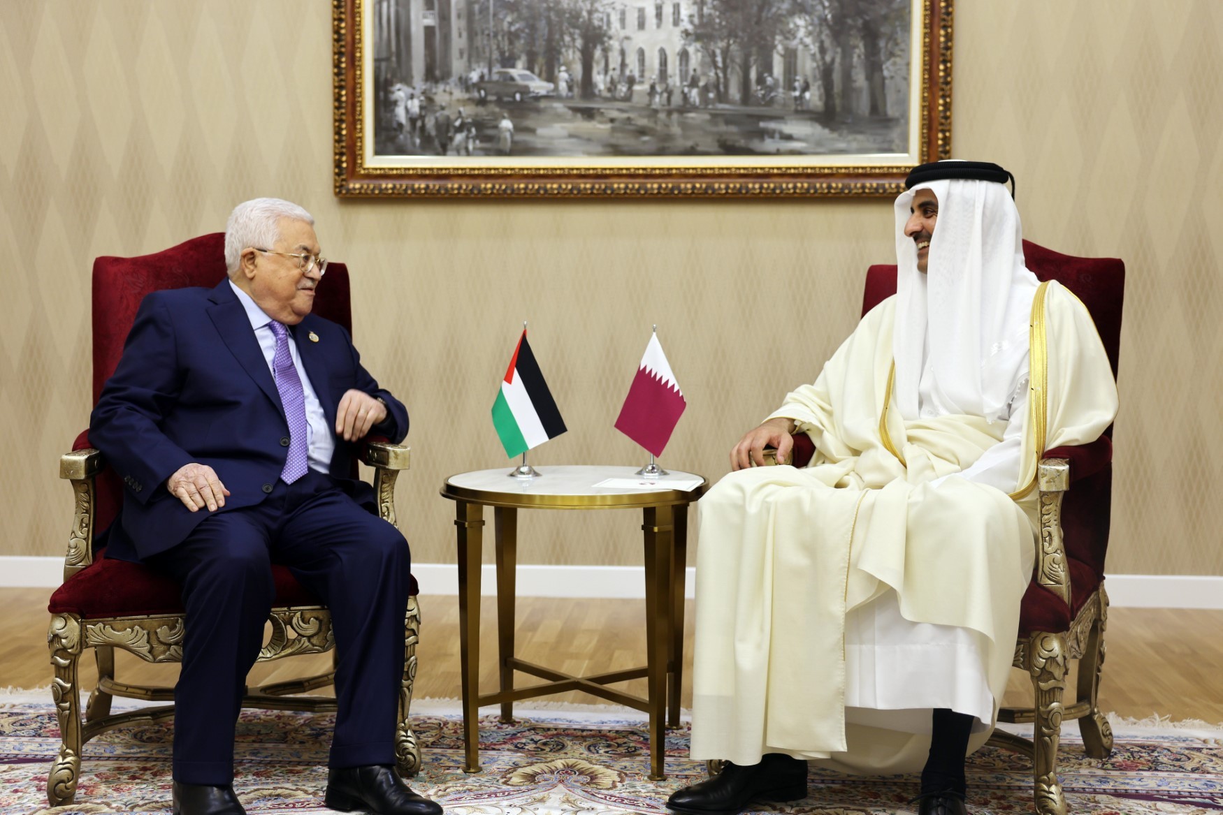 الرئيس يجتمع مع أمير قطر على هامش قمة  سيكا.jpg