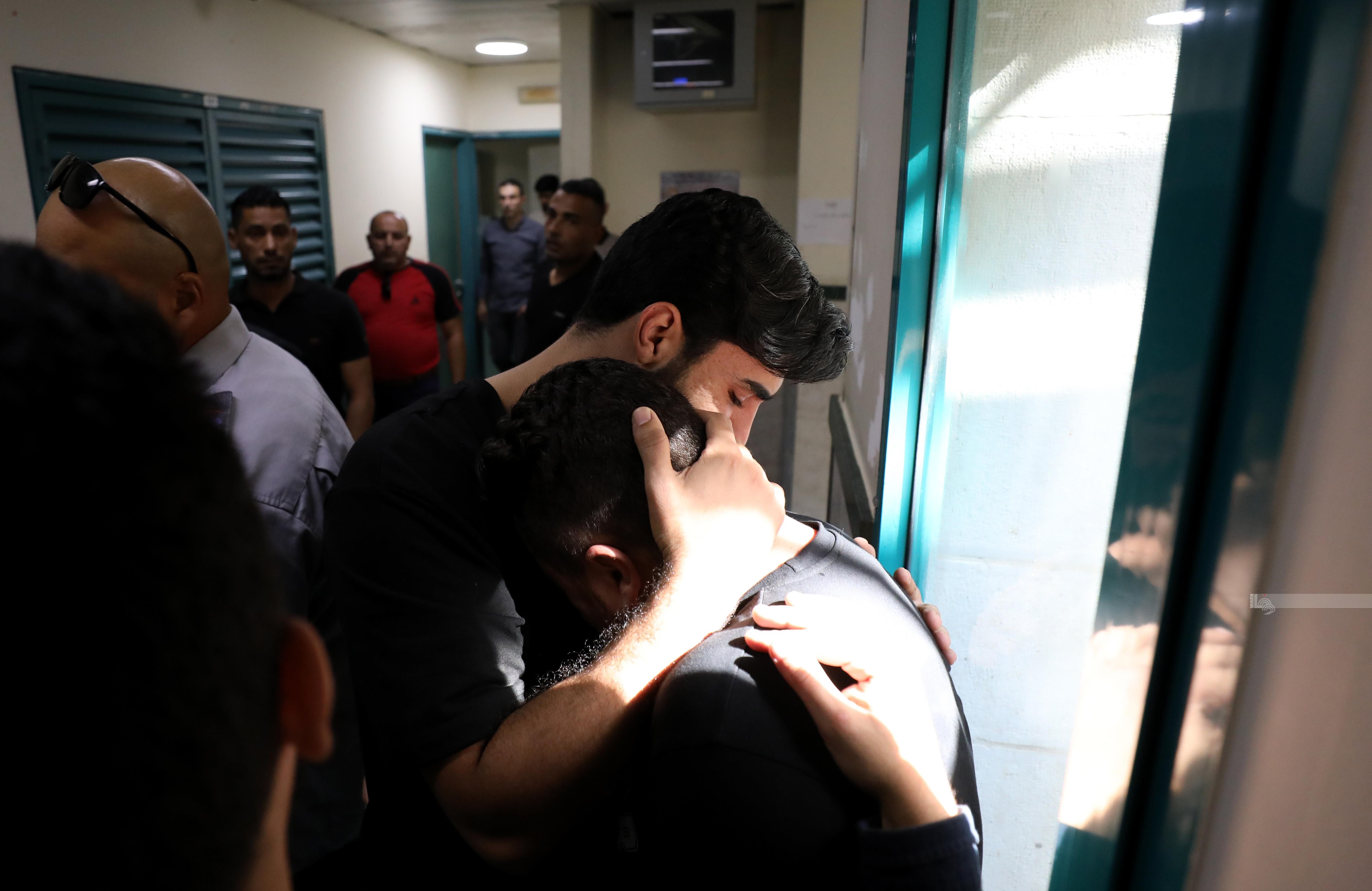 تشييع جثمان الشهيد الطبيب عبد الله أبو التين (43 عاما) إلى مثواه الأخير في جنين 9.jpg