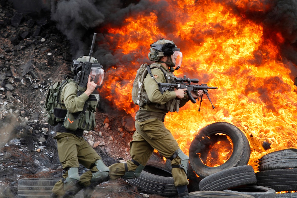 مواجهات بين قوات الاحتلال الإسرائيلي والمتظاهرين الفلسطينيين عقب المسيرة الأسبوعية المناهضة للاستيطان في قرية كفر قدوم(1).jpg