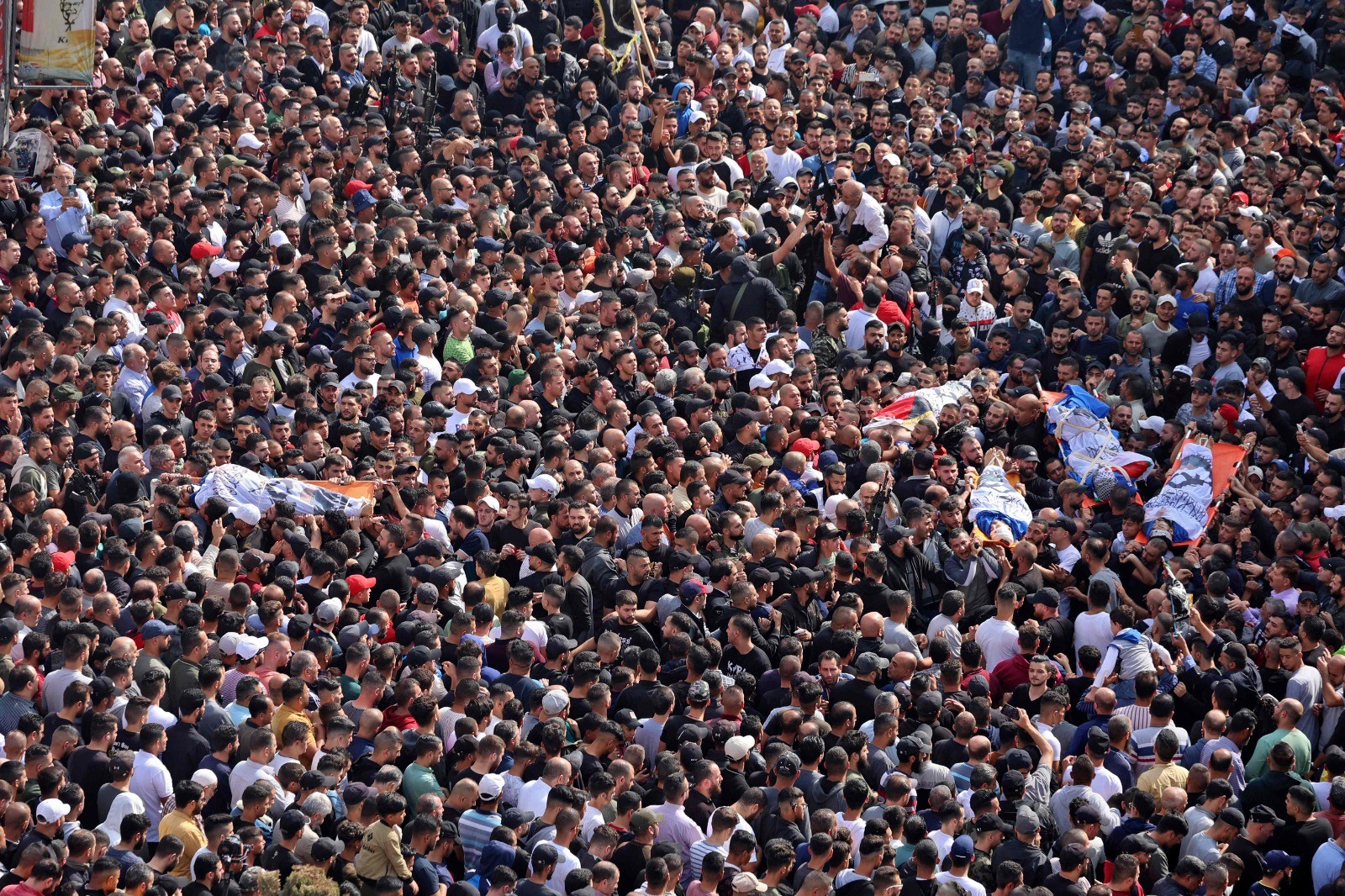 فلسطينيون يشيعون جثامين شهداء نابلس - الفرنسية.jpg