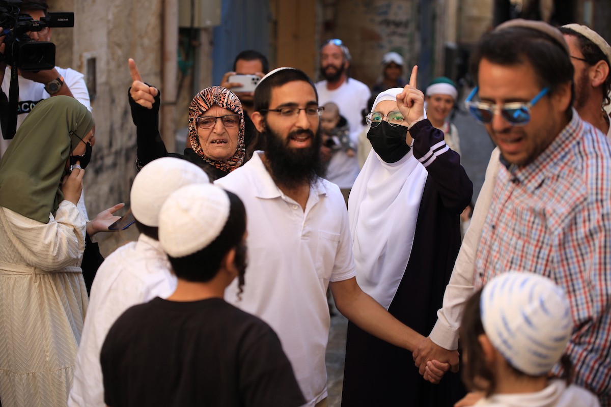 مستوطنون اسرائيليون يقتحمون المسجد الأقصى في القدس 2.jpg