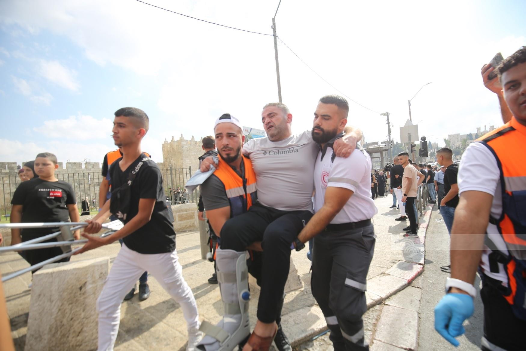 الاحتلال يعتدي على المواطنين اثناء فعاليات احياء ذكرى المولد النبوي في القدس 6.jpg