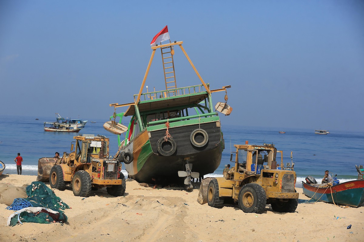 تشغيل أكبر مركب صيد في قطاع غزة 4.jpg