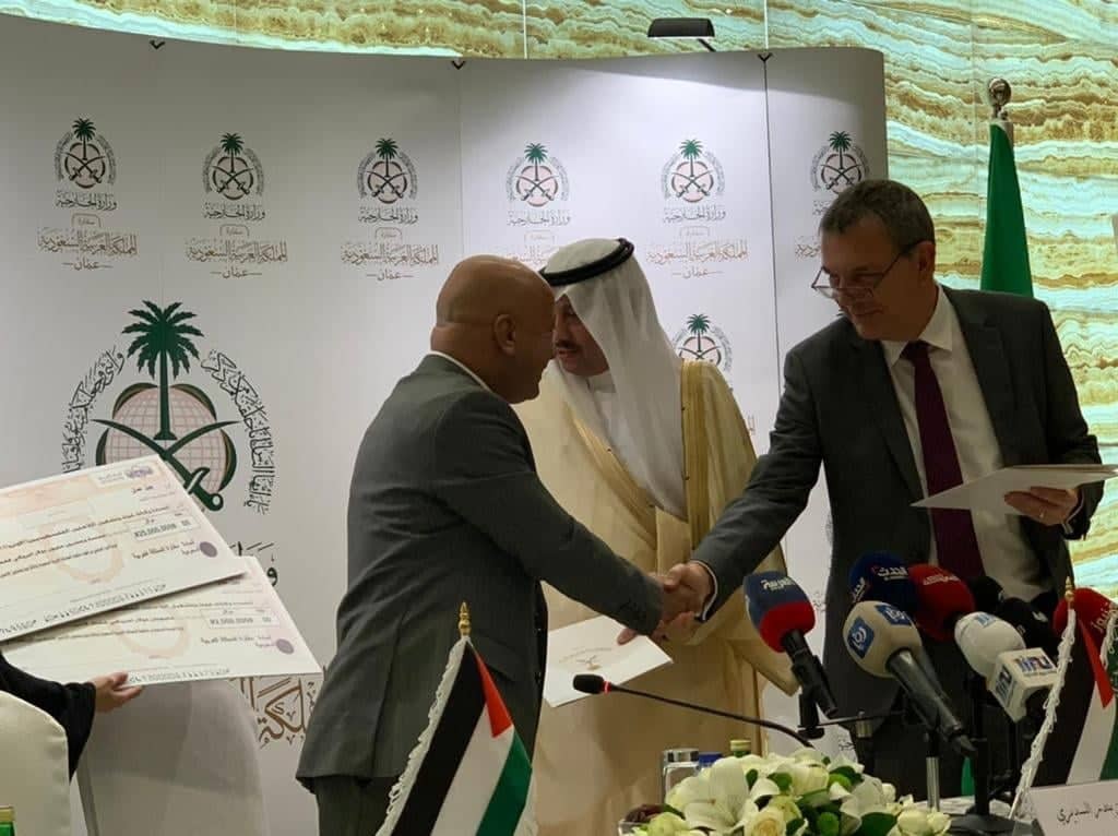 مراسم تسليم  السفير السعودي للأونروا دعما من المملكة بـ 27 مليون دولار 2.jpg