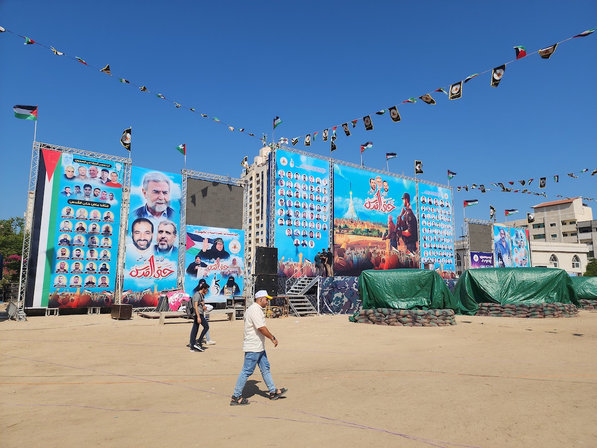 فلسطينيون يستعدون لمهرجان الجهاد الإسلامي بمناسبة الذكرى ال٣٥ لتأسيسها في مدينة غزة 1.jpg