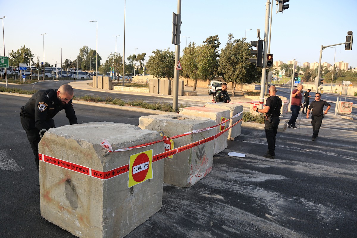سلطات الاحتلال تفرض إغلاقا شاملا على مدينة القدس 22.jpg