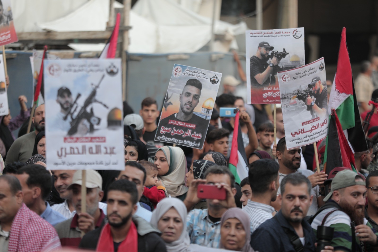 الشعبيّة في غزّة تنظّم جنازة عسكرية ومسيرة غضب وفاءً لرفيقها المقاتل تامر الكيلاني 8.jpeg
