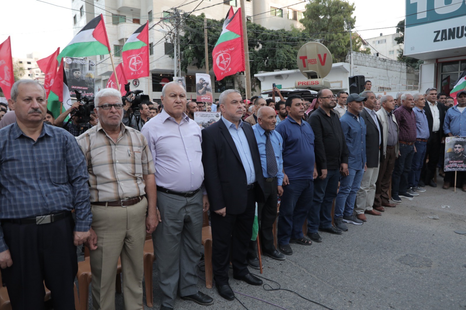 الشعبيّة في غزّة تنظّم جنازة عسكرية ومسيرة غضب وفاءً لرفيقها المقاتل تامر الكيلاني 11.jpeg