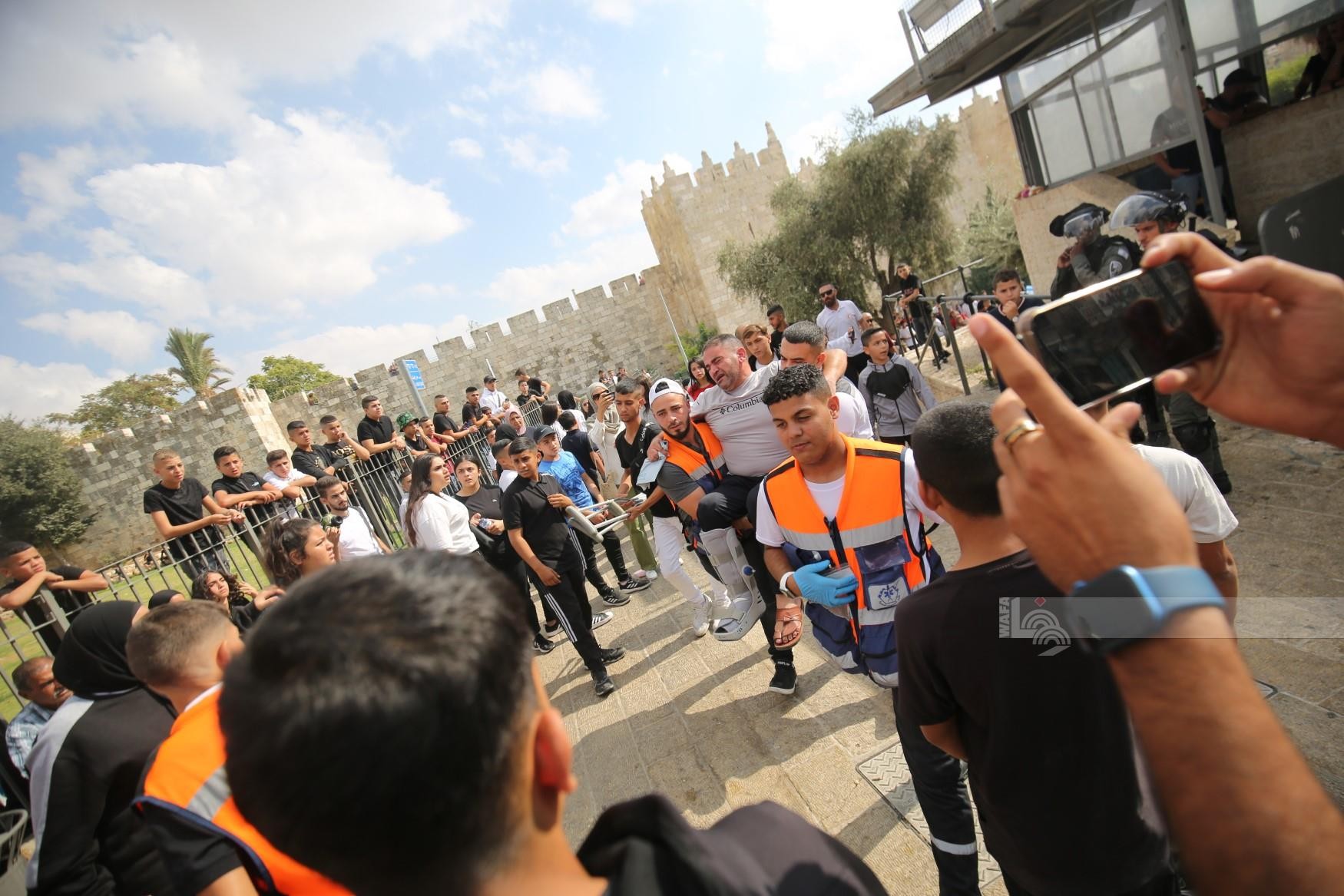 الاحتلال يعتدي على المواطنين اثناء فعاليات احياء ذكرى المولد النبوي في القدس 2.jpg