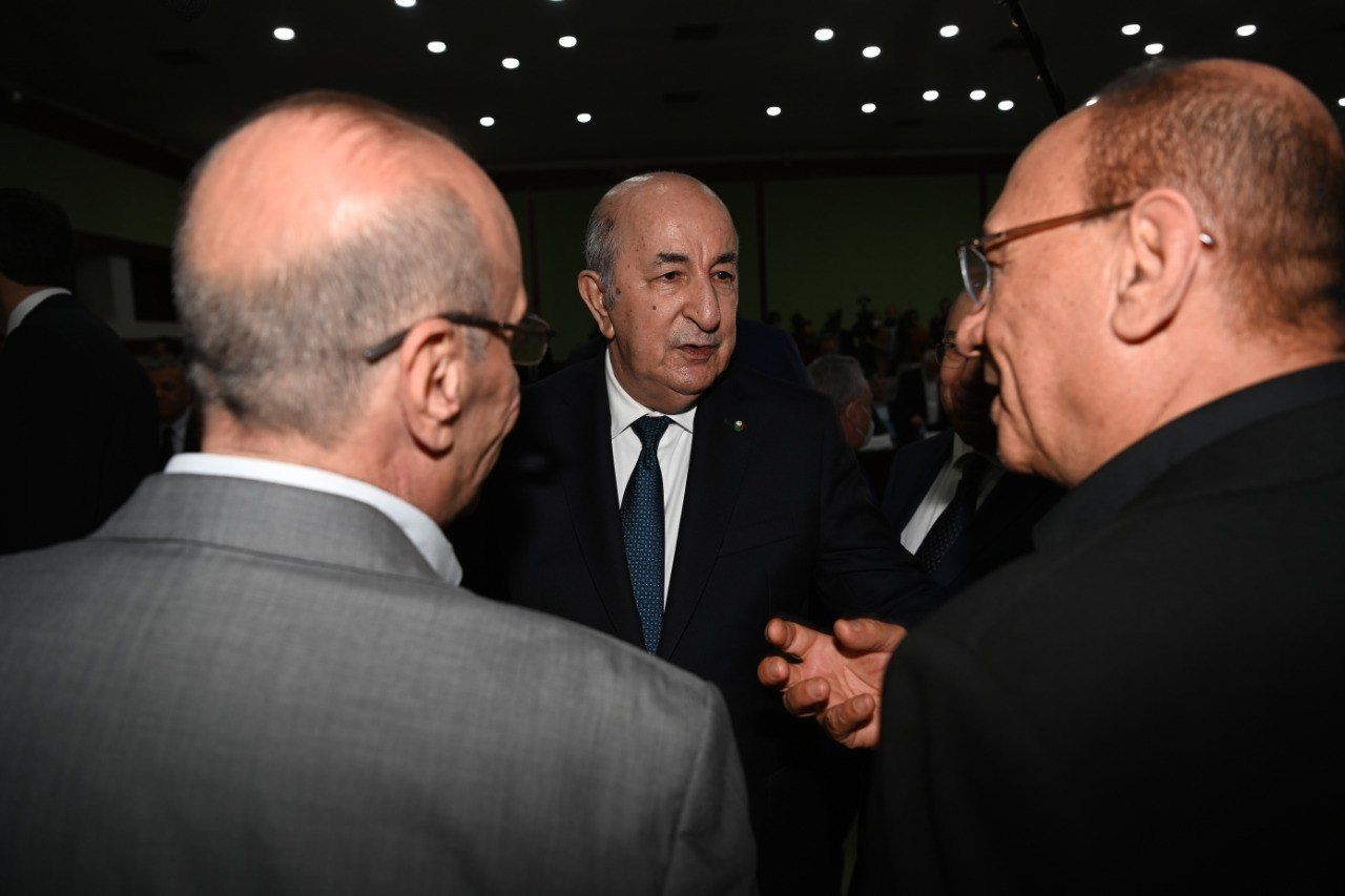 الرئيس تبون يؤدي زيارة مجاملة للمشاركين في مؤتمر الفصائل الفلسطينية بالجزائر  9.jpg