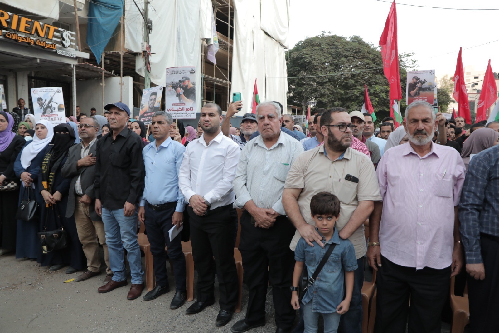 الشعبيّة في غزّة تنظّم جنازة عسكرية ومسيرة غضب وفاءً لرفيقها المقاتل تامر الكيلاني 83.jpeg