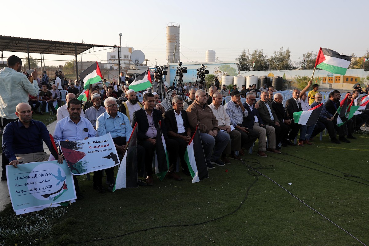 فلسطينيون يشاركون في وقفة بالقرب من الحدود شرق مدينة غزة دعما وإسناد للقدس والضفة الغربية 3.jpg
