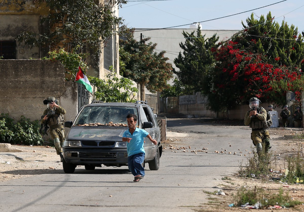 مواجهات بين المتظاهرين الفلسطينيين وجيش الاحتلال عقب المسيرة الأسبوعية المناهضة للاستيطان في كفر قدوم.jpg
