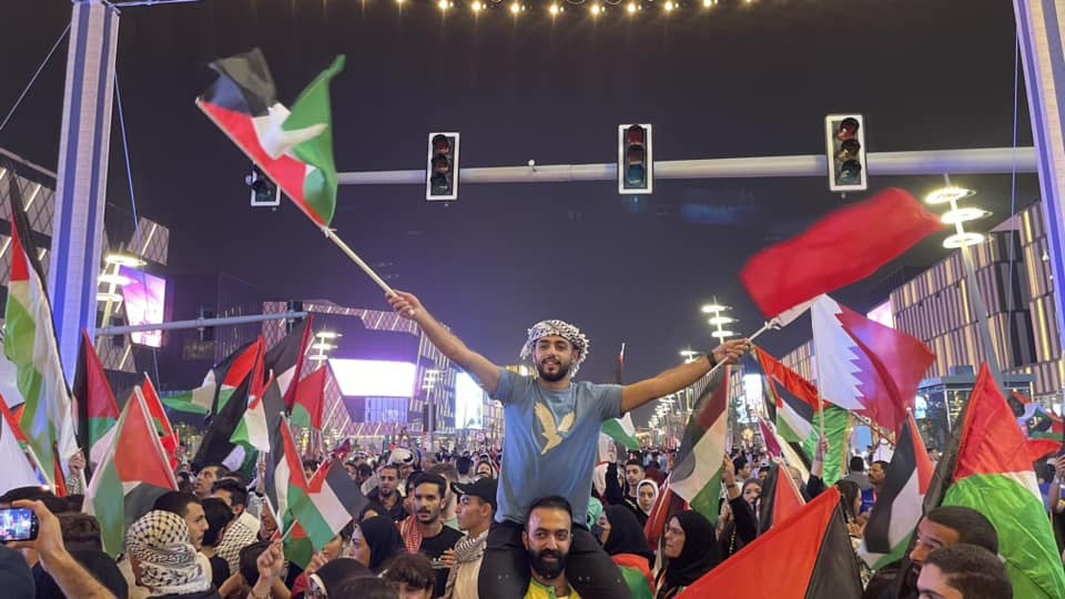 العلم الفلسطيني خلال الاحتفالات قبيل انطلاق بطولة كأس العالم في قطر 1.jpg