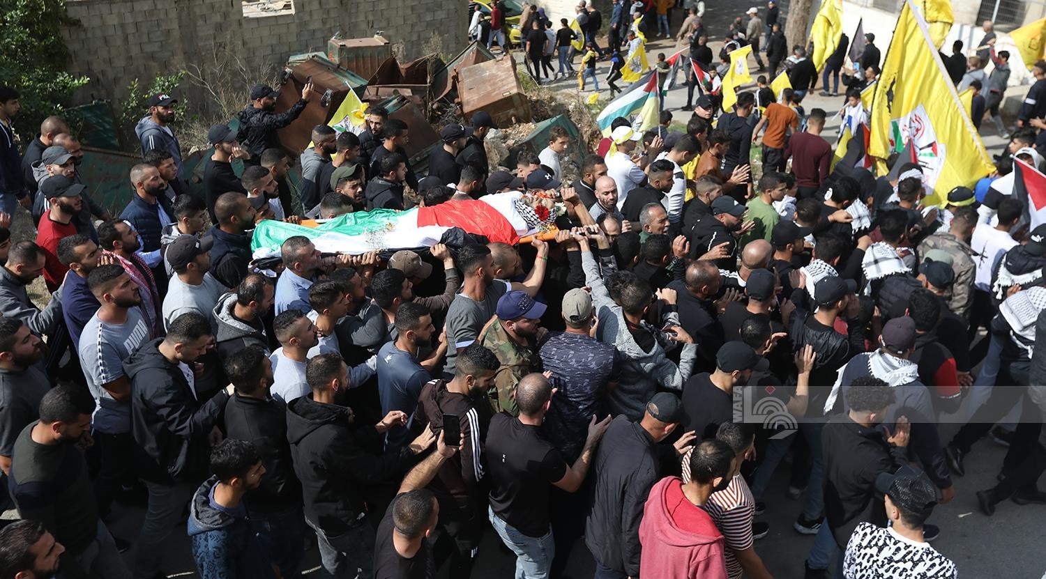 تشييع جثمان الشهيد داوود ريان (42 عاما) الى مثواه الاخير في بيت دقو شمال غرب القدس 1.jpg