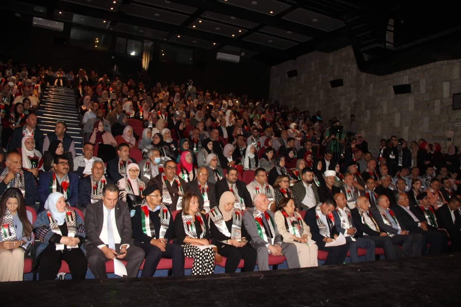 شؤون اللاجئين بالمنظمة والتربية والتعليم تنظمان حفل توزيع جوائز مسابقة امل يتجدد لتعريف طلبة فلسطين بوعد بلفور 5.jpg