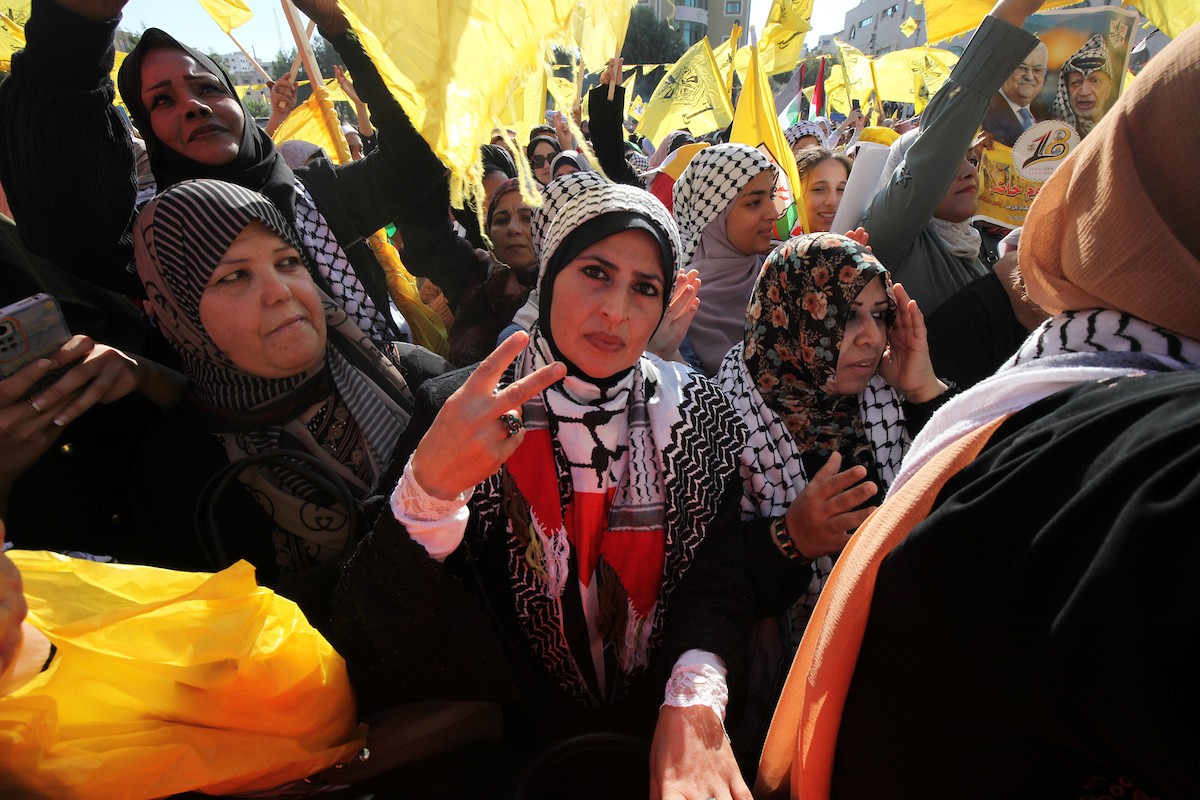أنصار حركة فتح يشاركون في مهرجان مركزي في الذكرى الـ 18 لاستشهاد الرئيس الفلسطيني الراحل ياسر عرفات في غزة 47.jpg