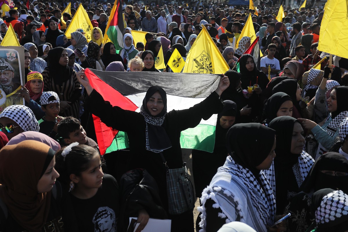 أنصار حركة فتح يشاركون في مهرجان مركزي في الذكرى الـ 18 لاستشهاد الرئيس الفلسطيني الراحل ياسر عرفات في غزة 98.jpg