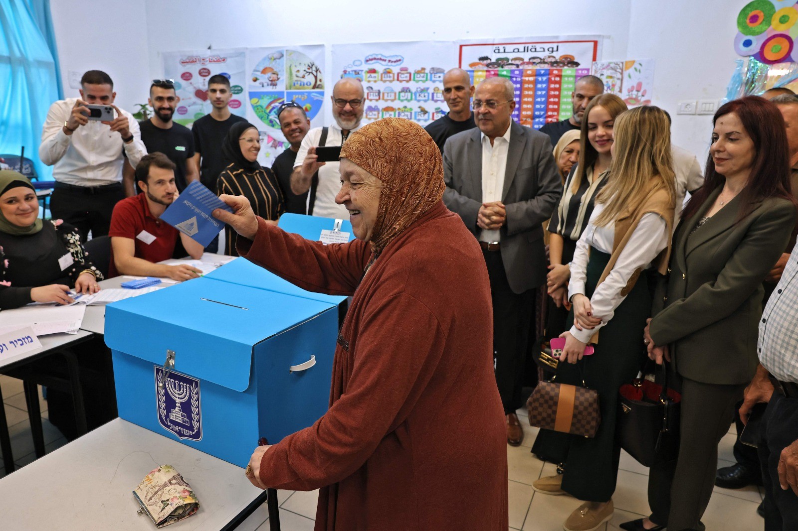 من مشاركة فلسطينيي الداخل في انتخابات الكنيست الإسرائيلي .. تصوير (الفرنسية) 8.jpg