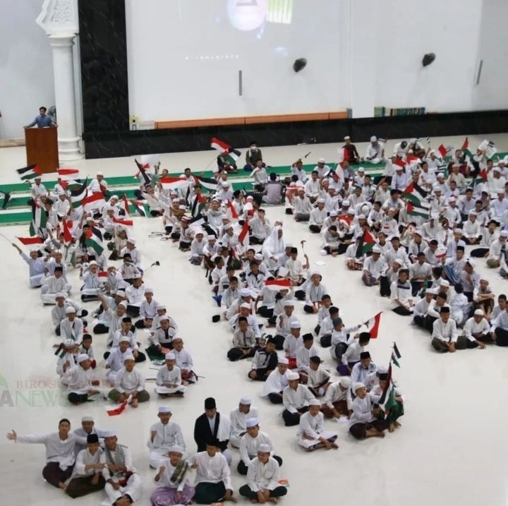 فعاليات كثيرة للتضامن مع أهل فلسطين في اندونيسيا  96.jpg