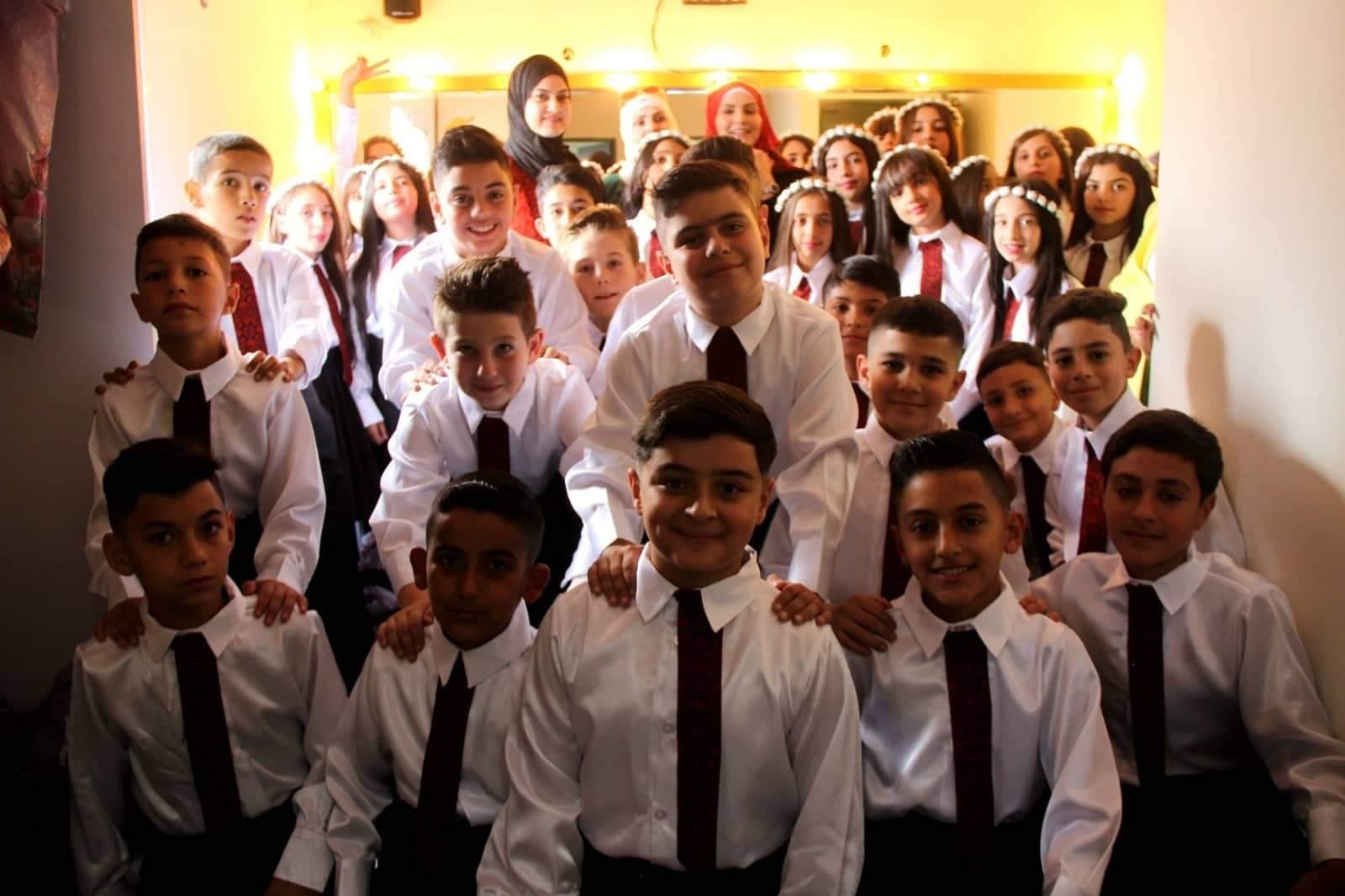 شؤون اللاجئين بالمنظمة والتربية والتعليم تنظمان حفل توزيع جوائز مسابقة امل ثيتجدد لتعريف طلبة فلسطين بوعد بلفور 11.jpg