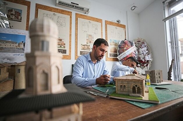 مُجسمّات كرتونية تروي تاريخ مبانٍ أثرية فلسطينية.jpg