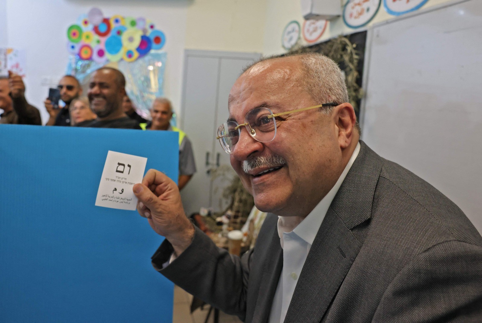 من مشاركة فلسطينيي الداخل في انتخابات الكنيست الإسرائيلي .. تصوير (الفرنسية) 4.jpg