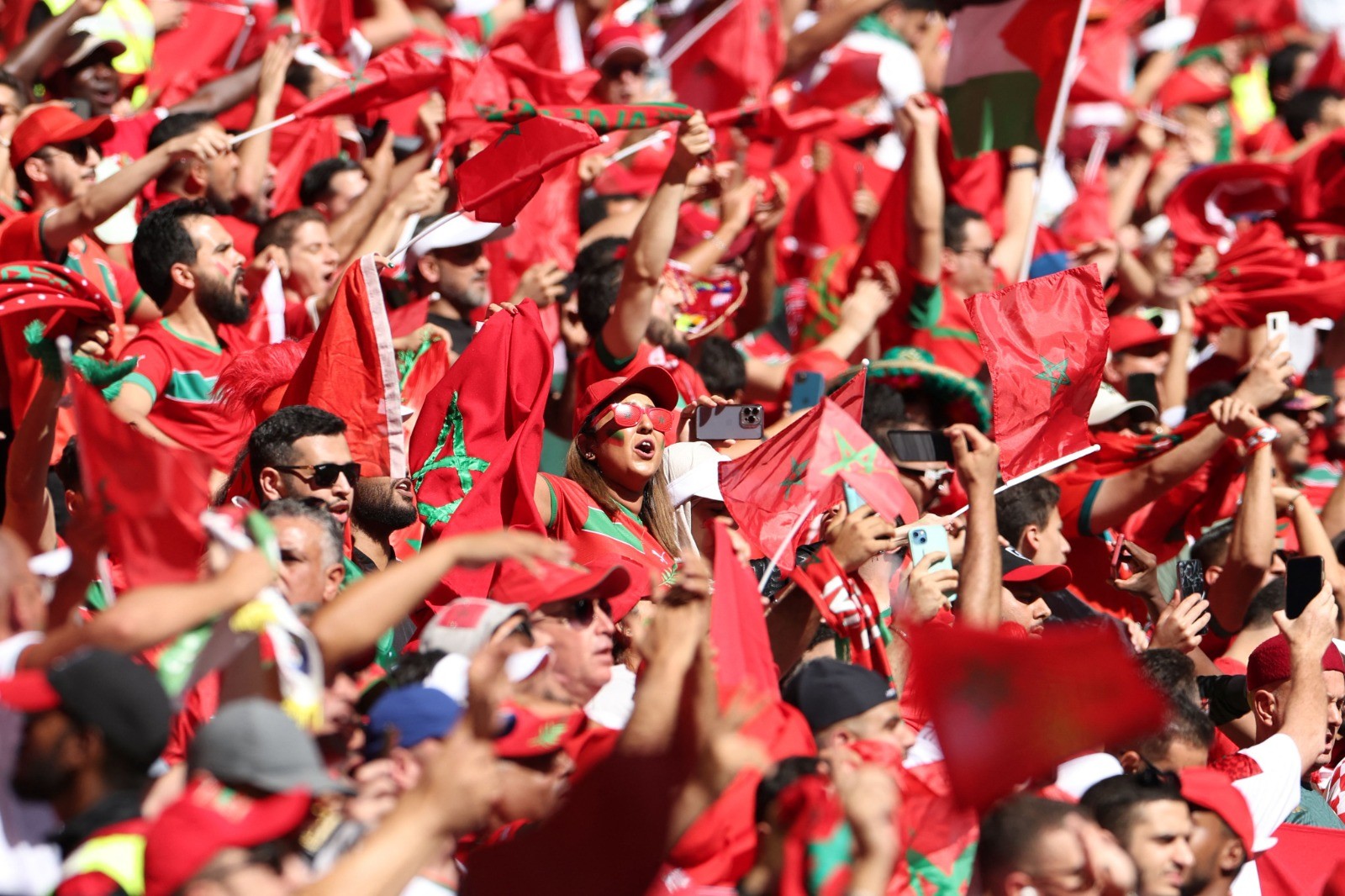 جماهير مغربية تساند منتخبها أمام كرواتيا تصوير (الفرنسية).jpg