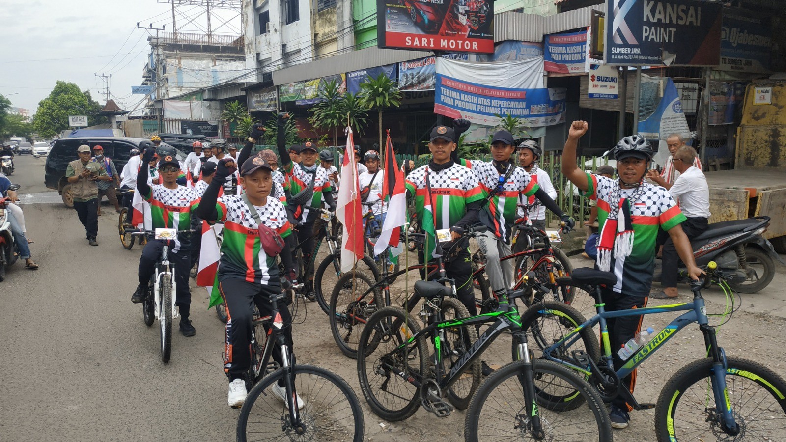 فعاليات كثيرة للتضامن مع أهل فلسطين في اندونيسيا  876.jpg