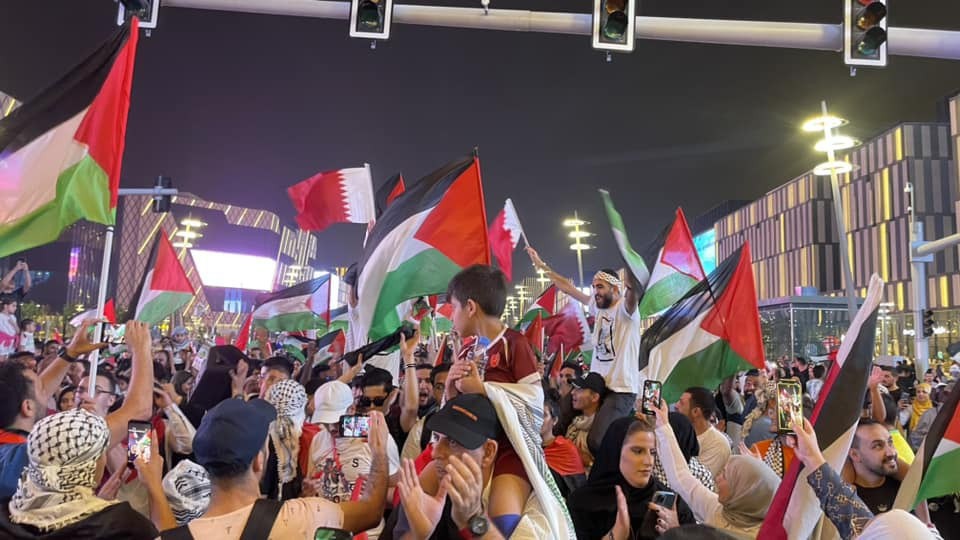 العلم الفلسطيني خلال الاحتفالات قبيل انطلاق بطولة كأس العالم في قطر 4.jpg