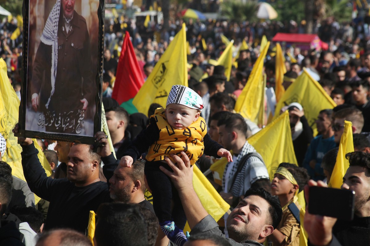 أنصار حركة فتح يشاركون في مهرجان مركزي في الذكرى الـ 18 لاستشهاد الرئيس الفلسطيني الراحل ياسر عرفات في غزة 46.jpg