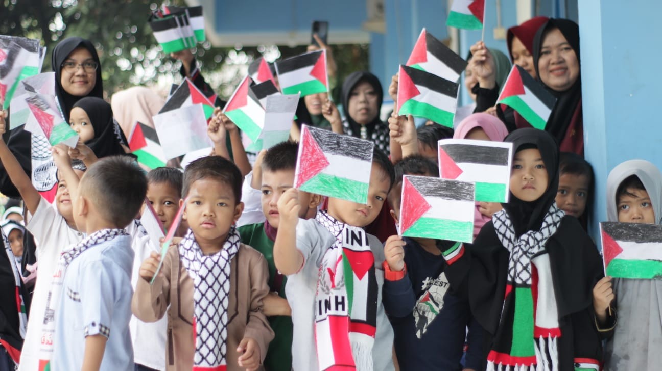 فعاليات كثيرة للتضامن مع أهل فلسطين في اندونيسيا  13.jpg