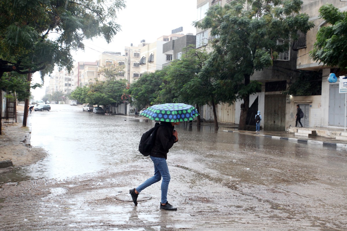عمال البلدية تقوم بإزالة مياة الأمطار، في مدينة غزة 44.jpg