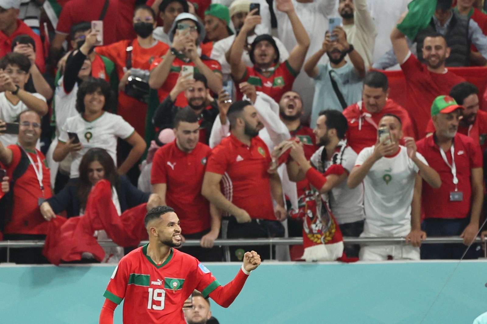 فرحة المنتخب المغربي بهدف التقدم على البرتغال .. تصوير (الفرنسية) 11.jpg