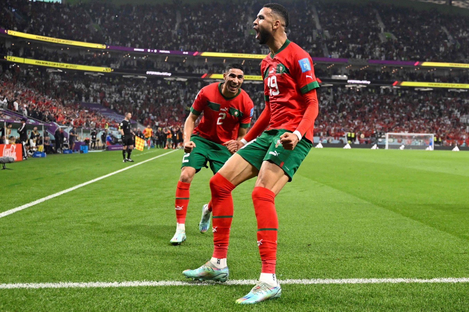فرحة المنتخب المغربي بهدف التقدم على البرتغال .. تصوير (الفرنسية) 66.jpg