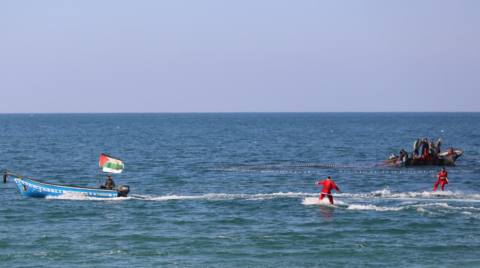 الاتحاد الفلسطيني للشراع والتجديف ينظّم فعالية للتزلّج على شاطئ بحر غزّة 22.jpg