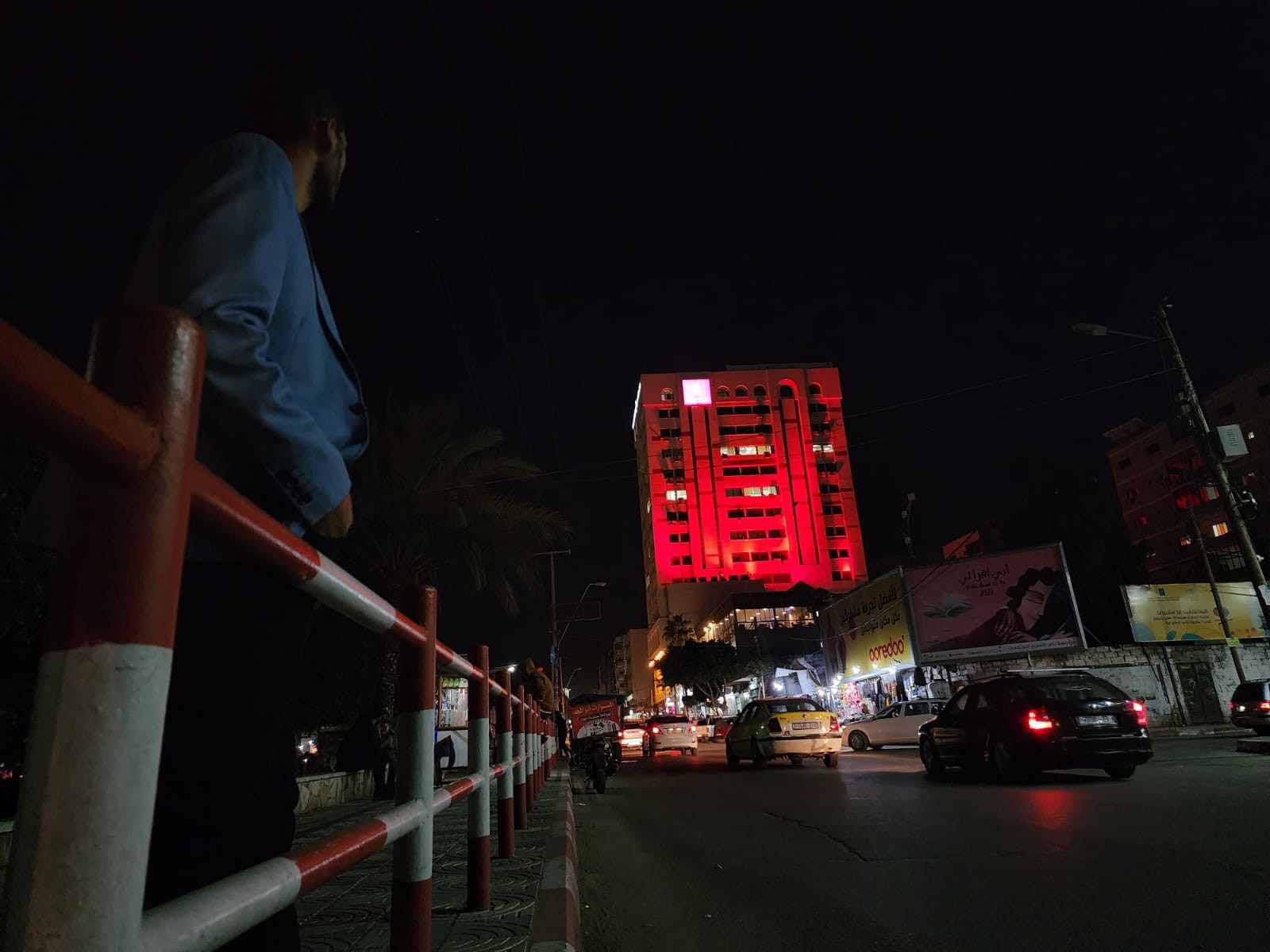 بنك فلسطين يضيئ مبني مقر الادارة العامة للبنك في قطاع غزة بلون العلم المغربي 4.jpg