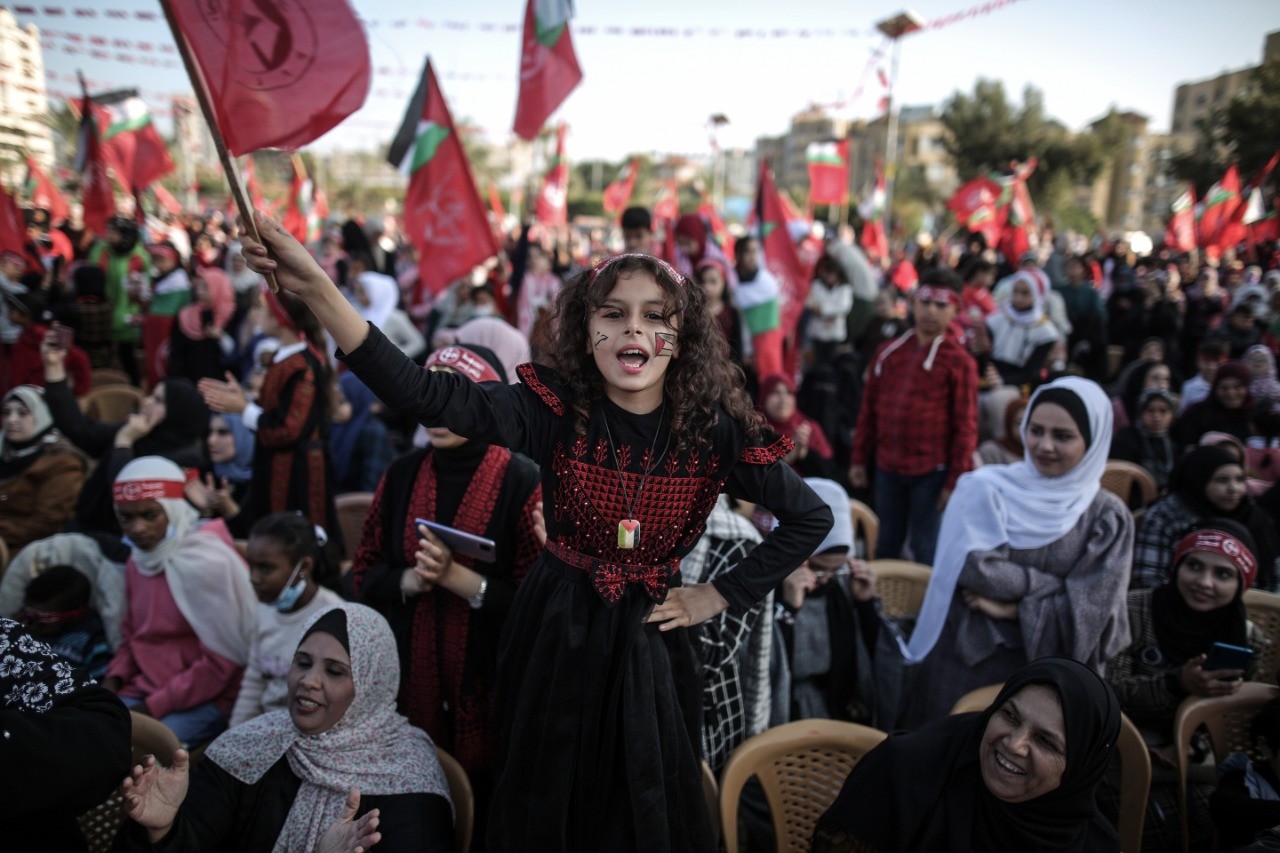 عشرات الآلاف يُشاركون في المهرجان الوطني (انطلاقتنا مقاومة) في ساحة الكتيبة بمدينة غزة لإحياء ذكرى انطلاقة الجبهة الشعبيّة لتحرير فلسطين الـ55. 4444443.jpg