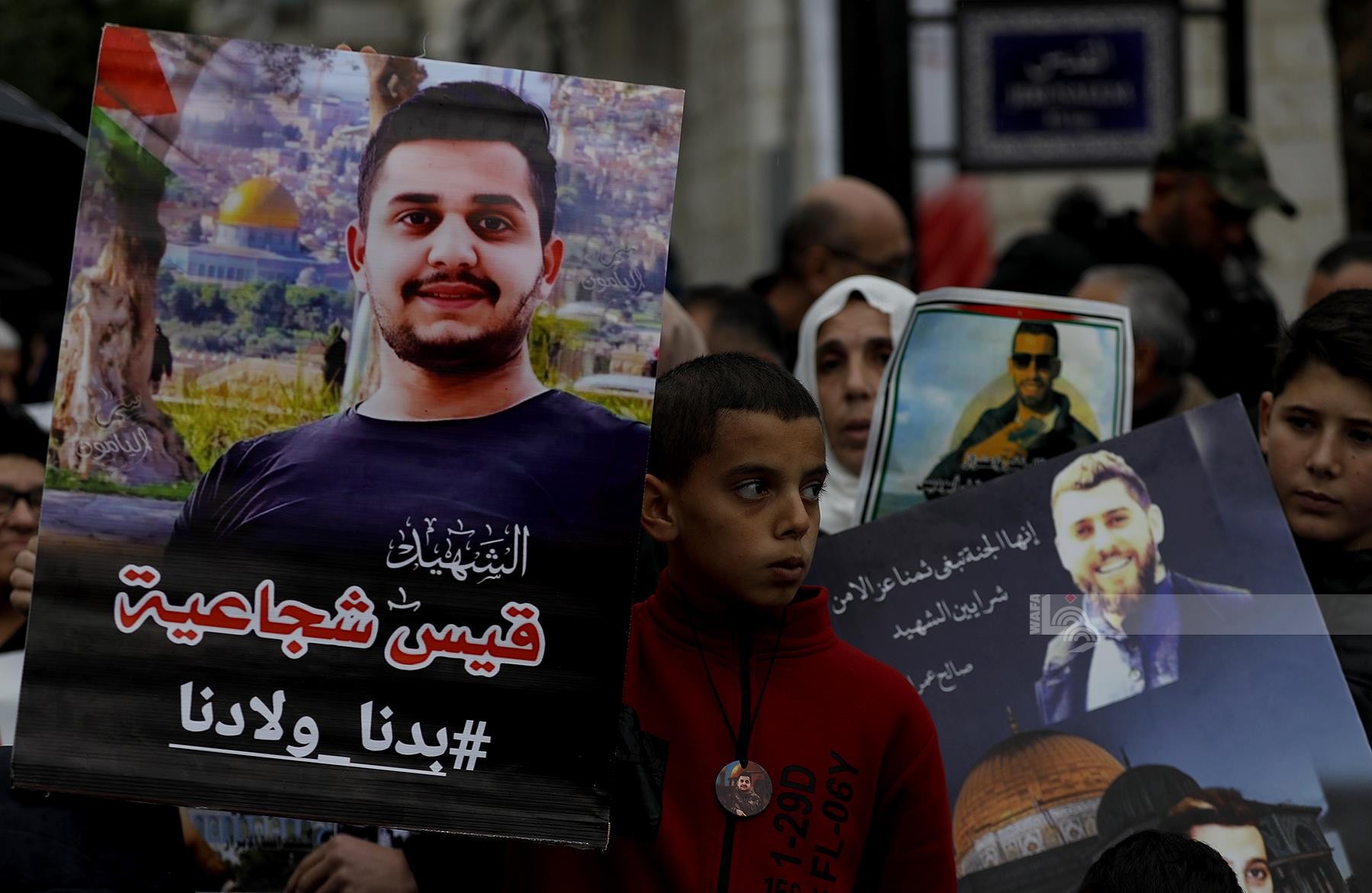وقفة ومسيرة وسط رام الله لأهالي الشهداء المحتجزة جثامينهم لدى الاحتلال للمطابة بالافراج عنها 8.jpg