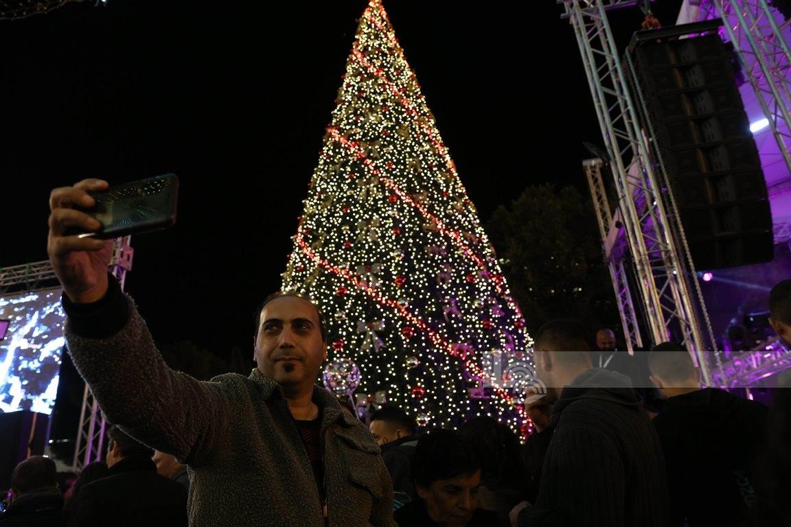 بيت لحم - الاحتفال بإضاءة شجرة الميلاد في بيت لحم.تصوير - أحمد مزهر 2.jpg