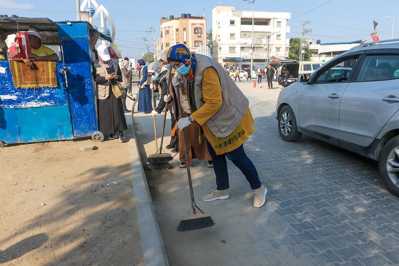 بلدية غزة تنفذ حملة مجتمعية للنظافة بمناسبة يوم التطوع العالمي 5.jpg