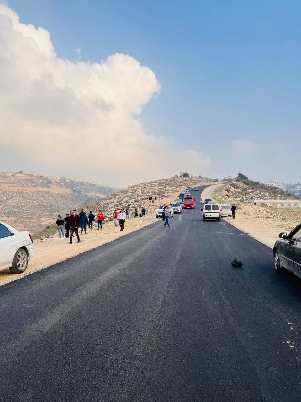 مكان انقلاب مركبة سيدة حامل في وادي الحمام على طريق طاروسة جنوب الخليل 8.jpg