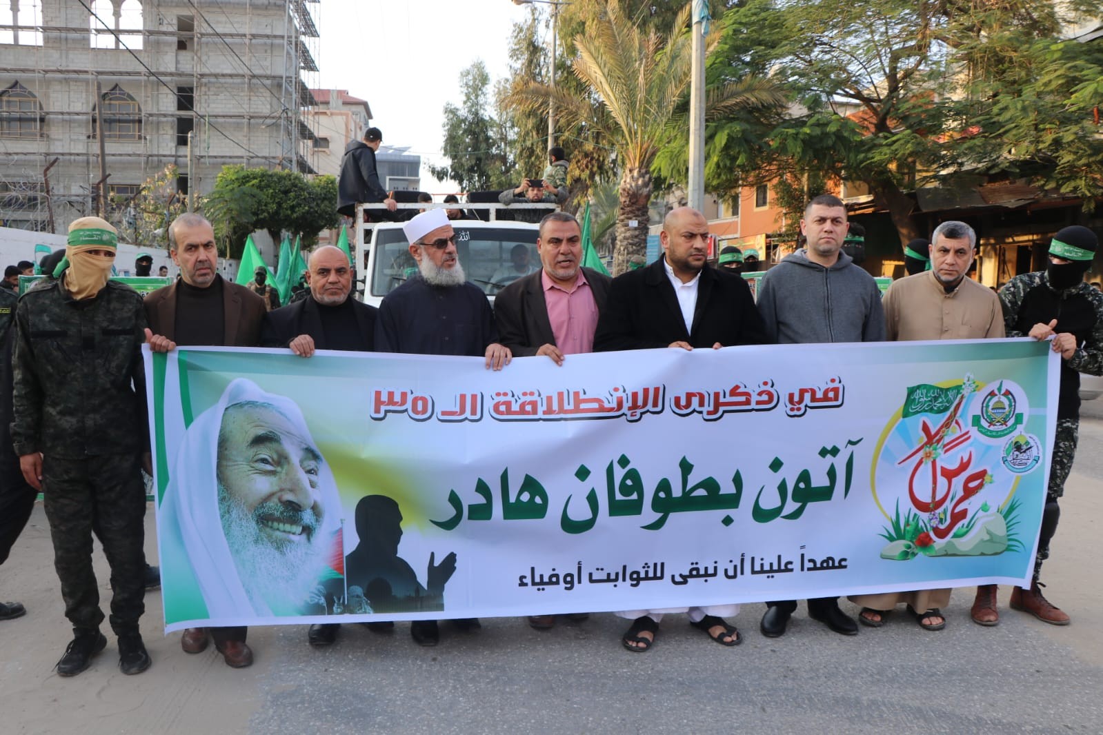 حماس في النصيرات تنظم مسيراً عسكرياً  11.jpeg