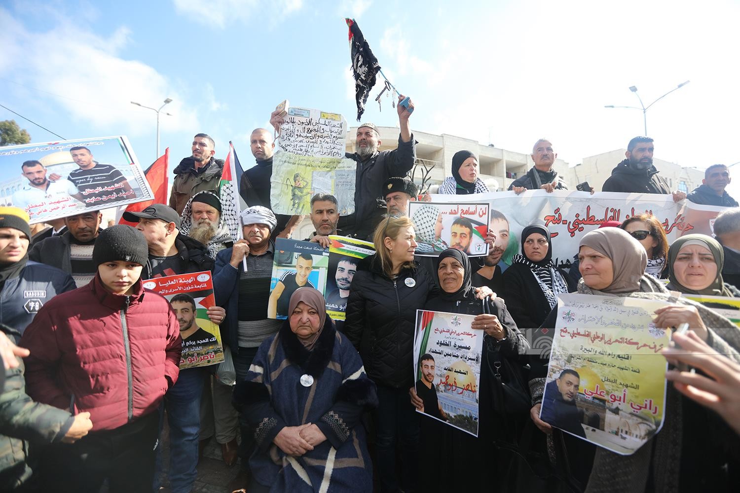 مسيرة ووقفة في مخيم الامعري للمطالبة باسترداد جثامين الشهداء المحتجزة.jpg