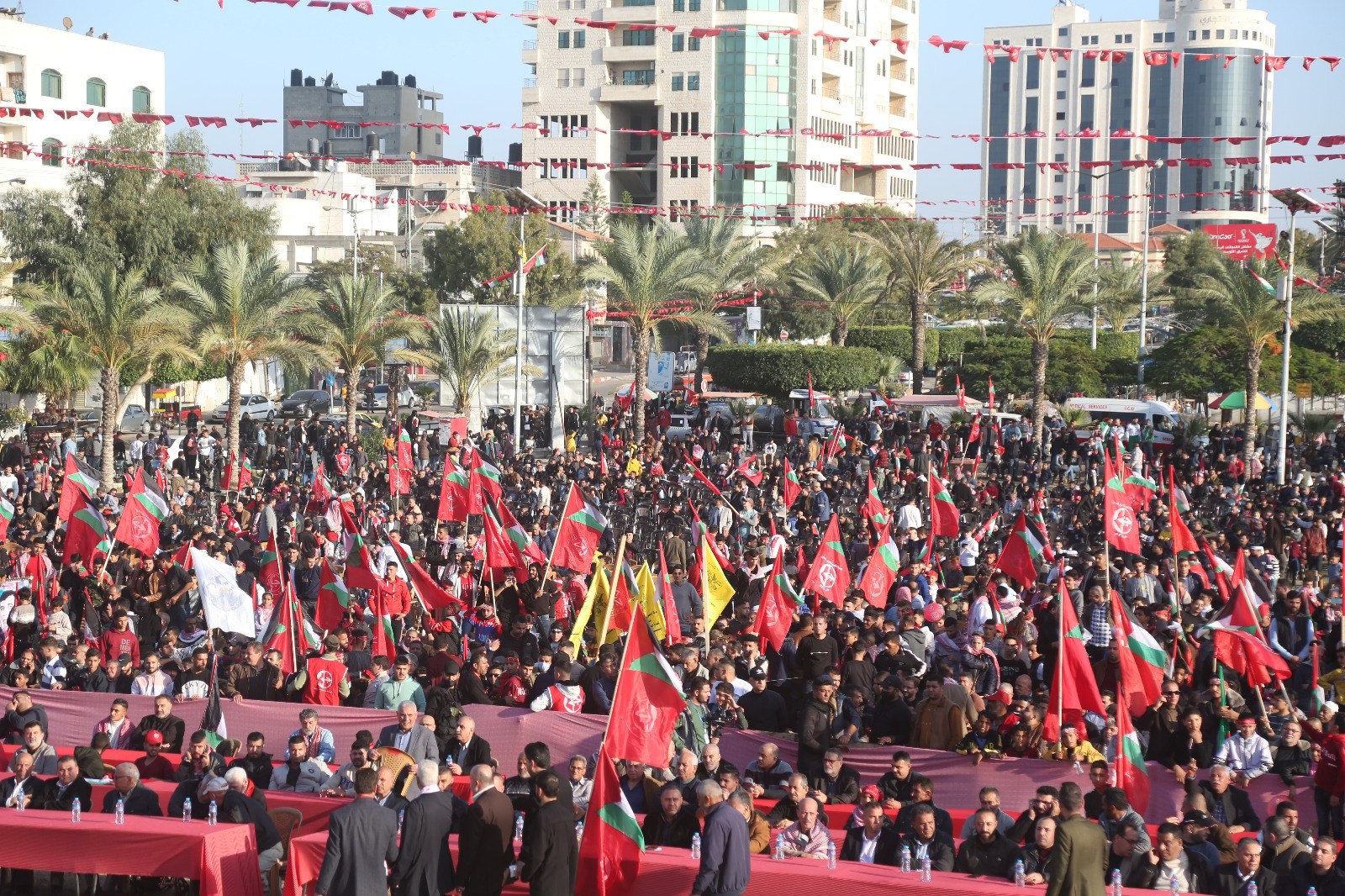 عشرات الآلاف يُشاركون في المهرجان الوطني (انطلاقتنا مقاومة) في ساحة الكتيبة بمدينة غزة لإحياء ذكرى انطلاقة الجبهة الشعبيّة لتحرير فلسطين الـ55. 654.jpg